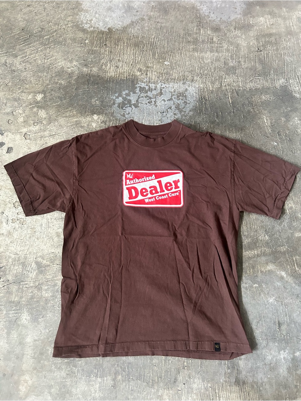 Westcoastcure - Short-Sleeve Graphic Tee with Red 'Dealer' Chest Print